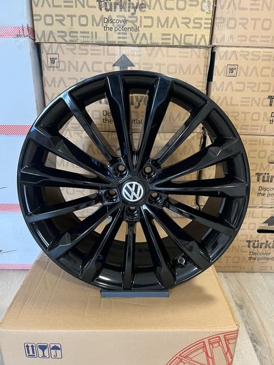 Jante noi  R19 model GTI pentru Volkswagen Golf Passat Id Tiguan skoda