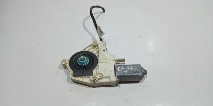 Motoras macara dreapta spate 8k0959812B Skoda Yeti 1 [2009 - 2014]