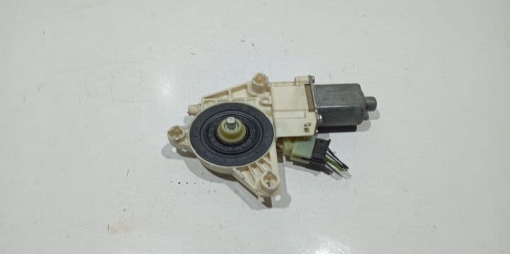 Motoras macara geam stanga spate A2048200542 Mercedes-Benz C-Class W2