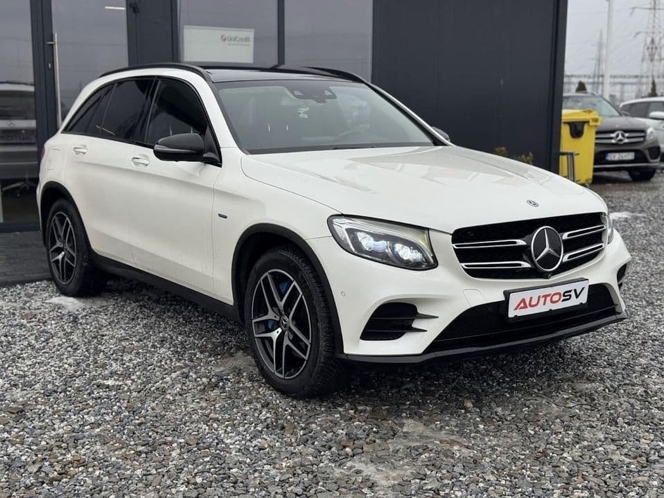Mercedes-Benz GLC 350e 2.0 plug-in hybrid "AMG line" / AIRMATIC / Panoramic /