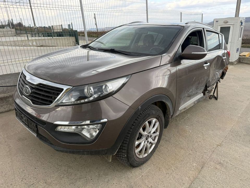 Dezmembrez / Dezmembrari / Piese / Accesorii Kia sportage maro 2012 1.7 D4FD volan stanga