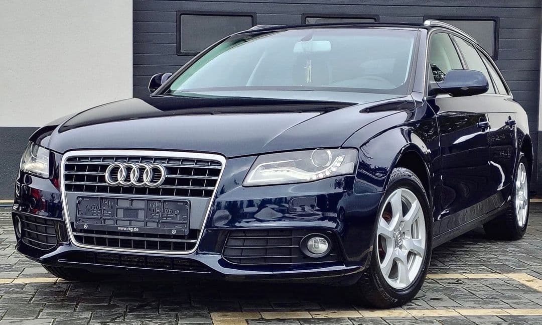 Audi A4 Model Ambition 2.0 143 cp An Fab.2010/02 Euro 5 Led/Navigație
