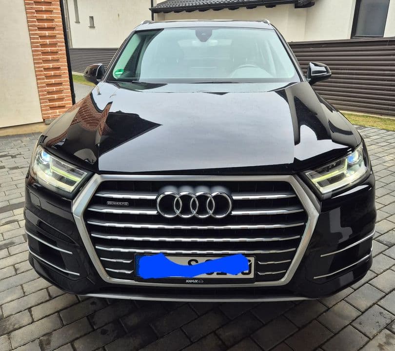 Audi Q7 Mașina este cu nr de germania si este într-o stare foarte bună