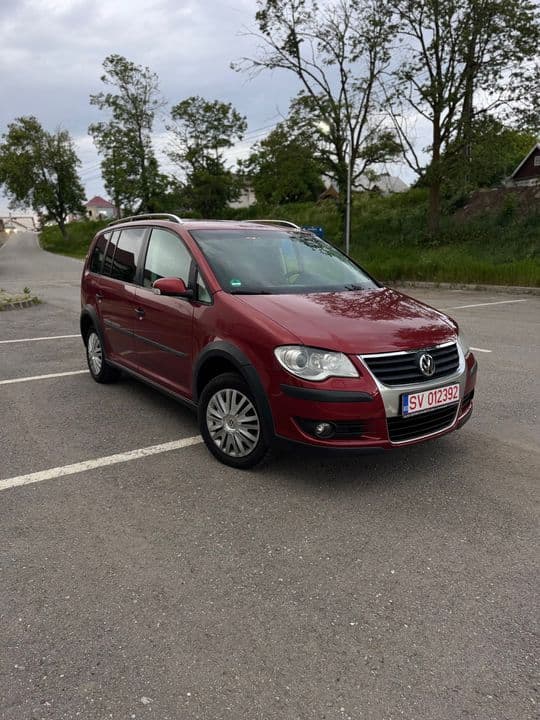 VW Touran Cross • 2.0 TDI • 170 CP • DSG Automat
