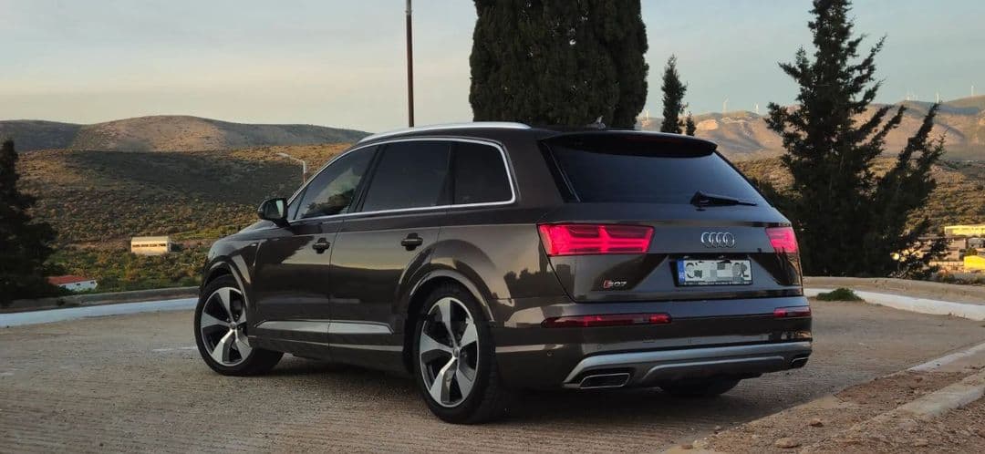 Audi Q7 Se poate vedea in Suceava după 18 iulie accept test toate dotările