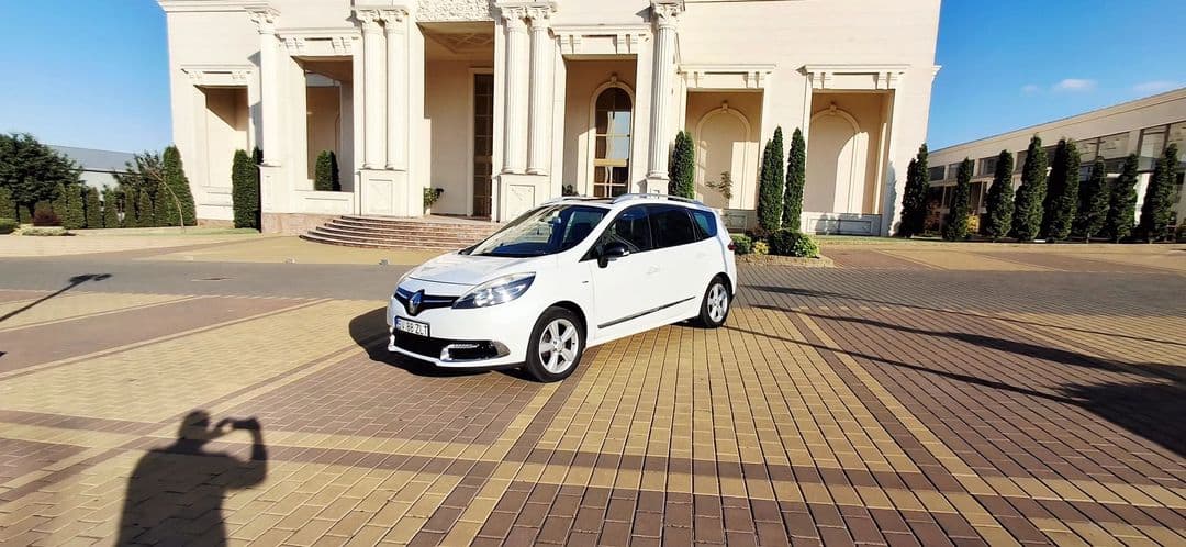Renault Grand Scenic Renault Grand Scenic 2014 – 1.6 dCi 130 CP – Full Opțiuni – Bose + Tra