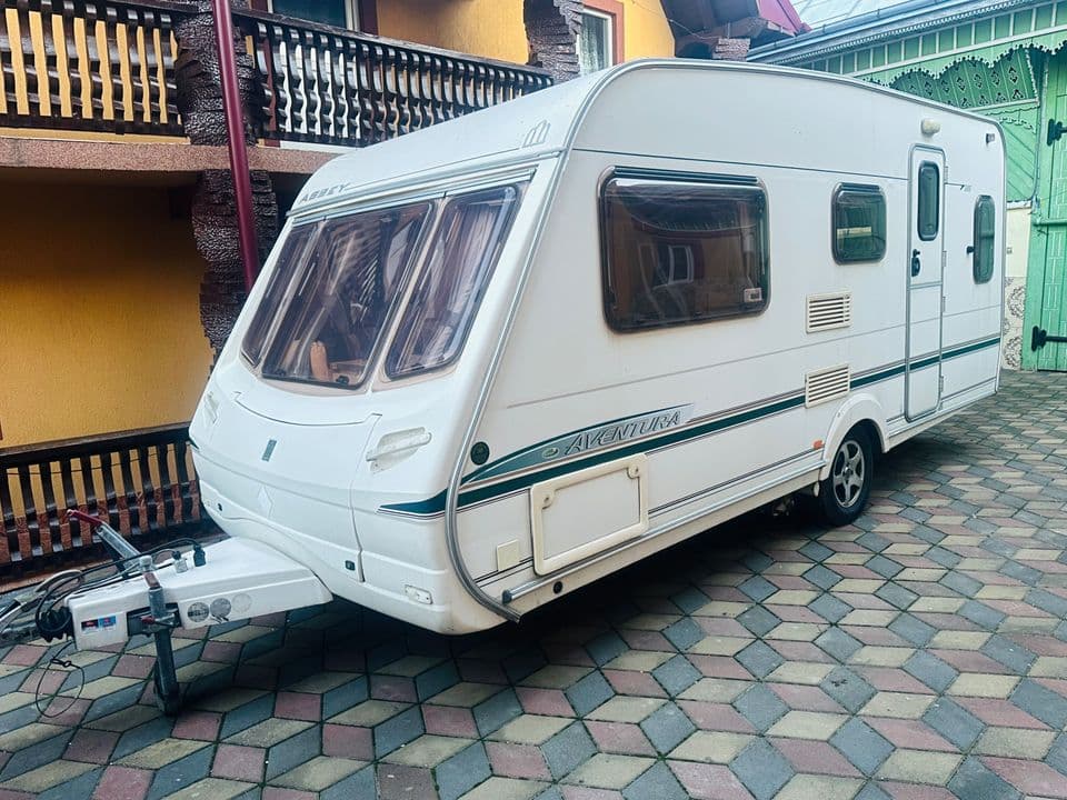 Vând caravană Abbey Aventura 316 întreținută, fără infiltrații, fără umezeală și fără pereți moi.
